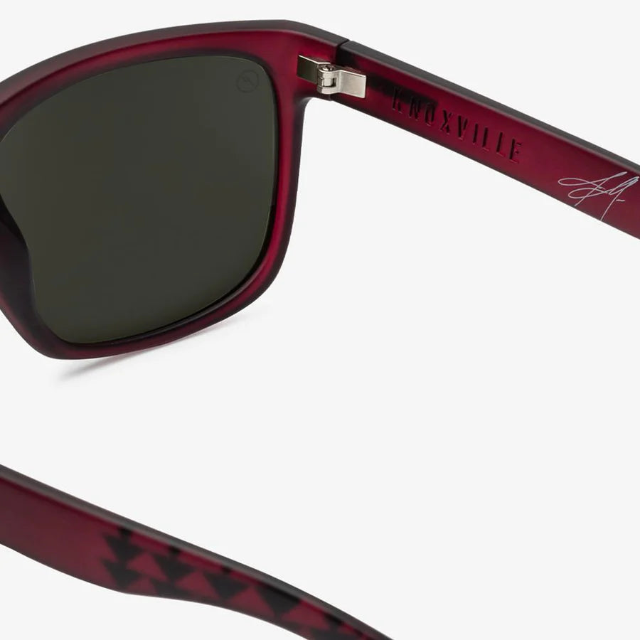 JASON MOMOA KNOXVILLE XL - MATTE BOARS BLOOD / M GREY POLAR