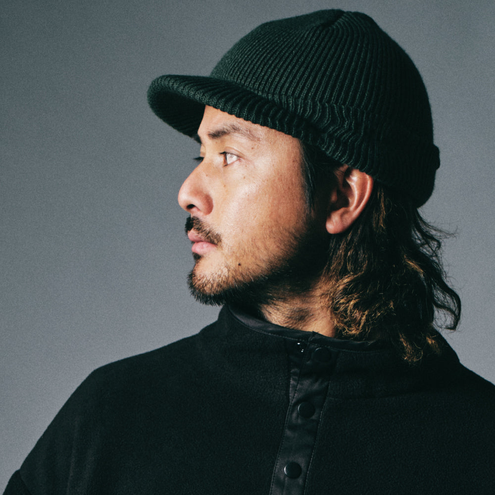 LOGO BRIM KNIT BEANIE - GREY